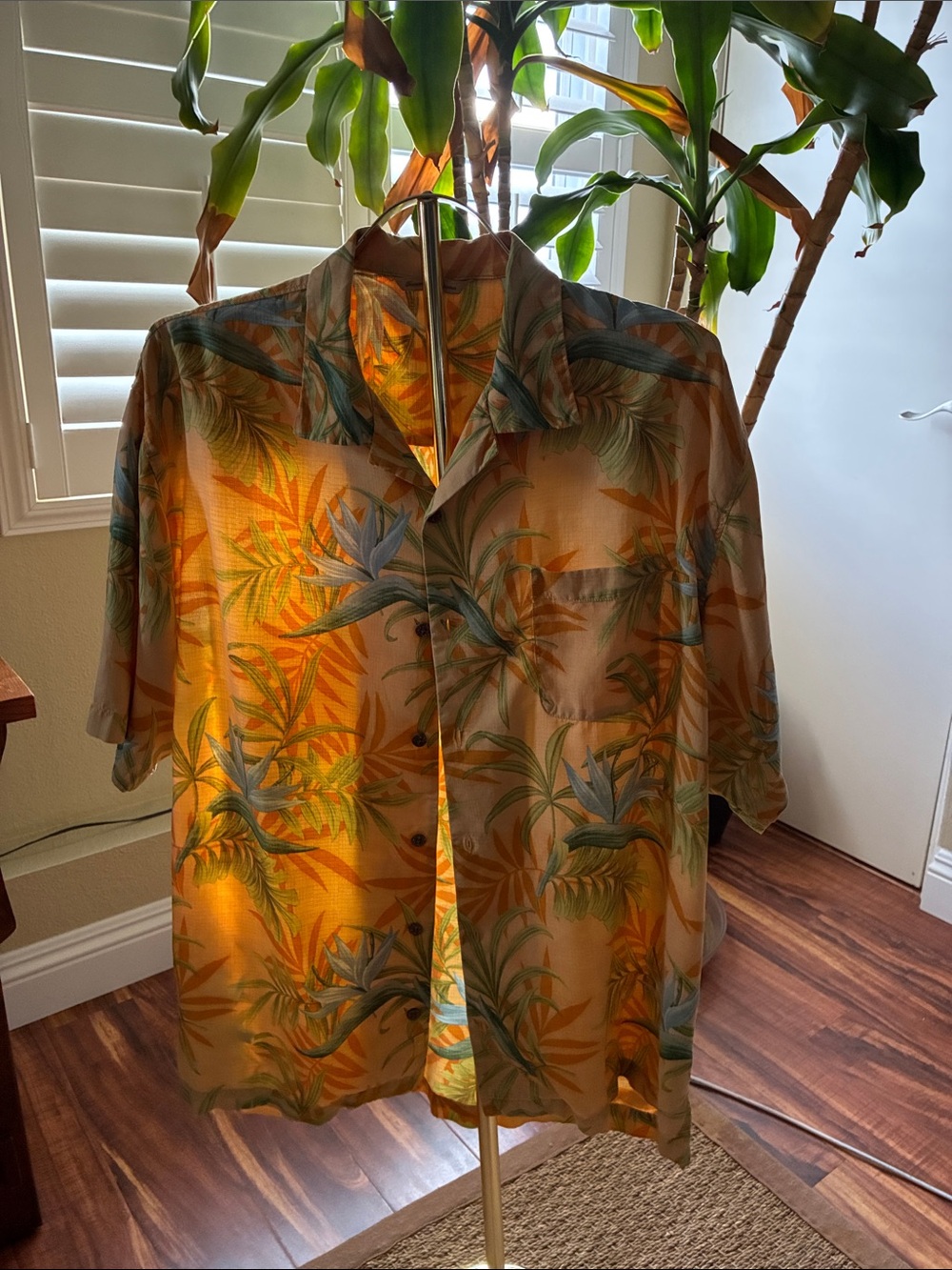 Tommy Bahama Beige Tropical Short-Sleeve Shirt Jacket with Green Accents